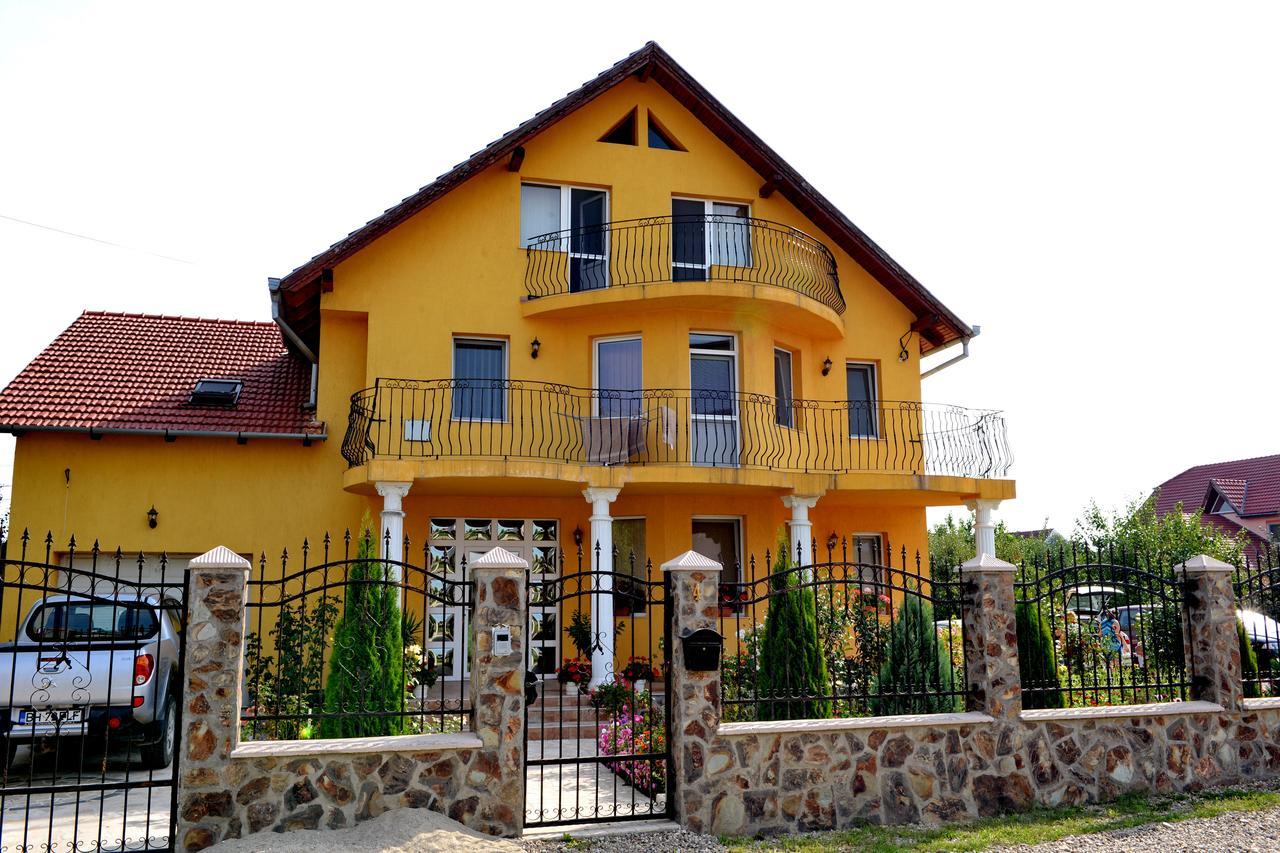 Casa Flora Hotel Sinmartin  Exterior photo